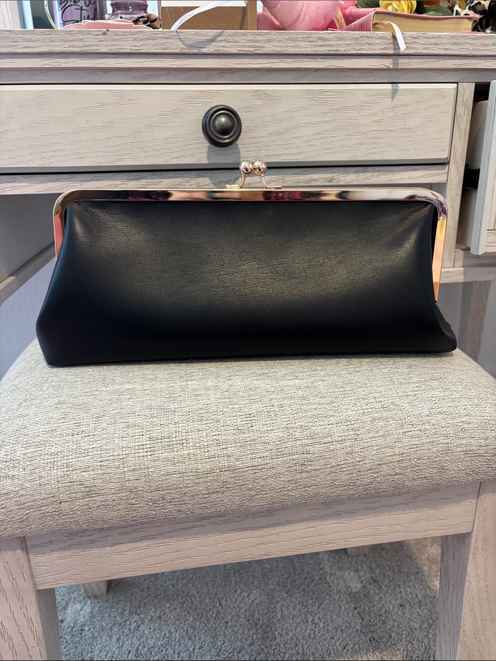 Black leather kisslock bag clutch